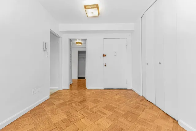 $449,000 | 301 East 48th Street, Unit 19B | Midtown East