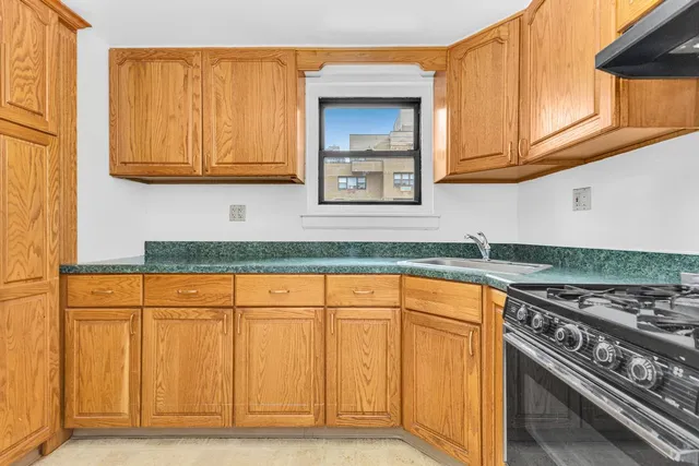 $449,000 | 301 East 48th Street, Unit 19B | Midtown East