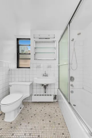 $449,000 | 301 East 48th Street, Unit 19B | Midtown East