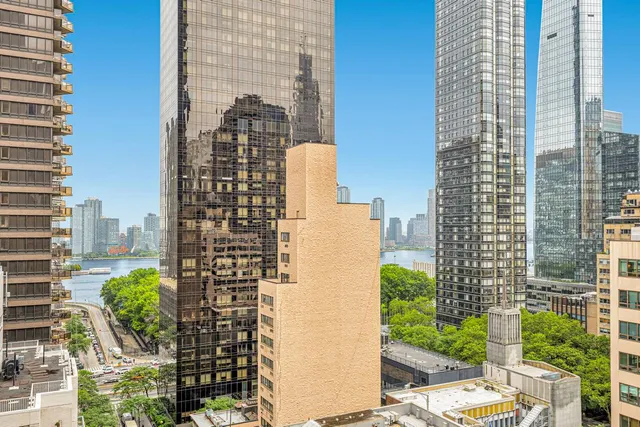 $449,000 | 301 East 48th Street, Unit 19B | Midtown East