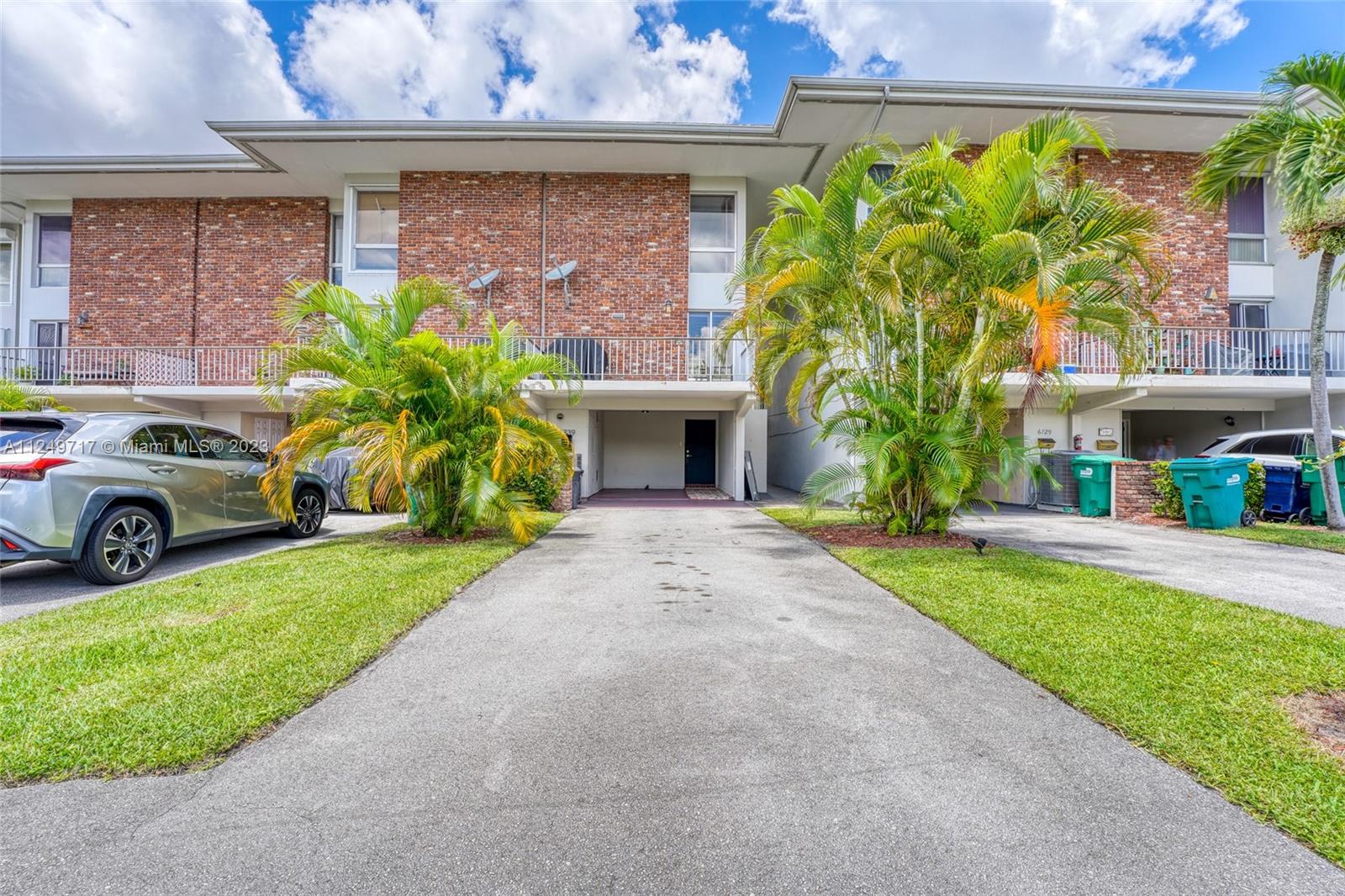 6739 Brookline Drive Hialeah, FL 33015 - Photo 3 of 45