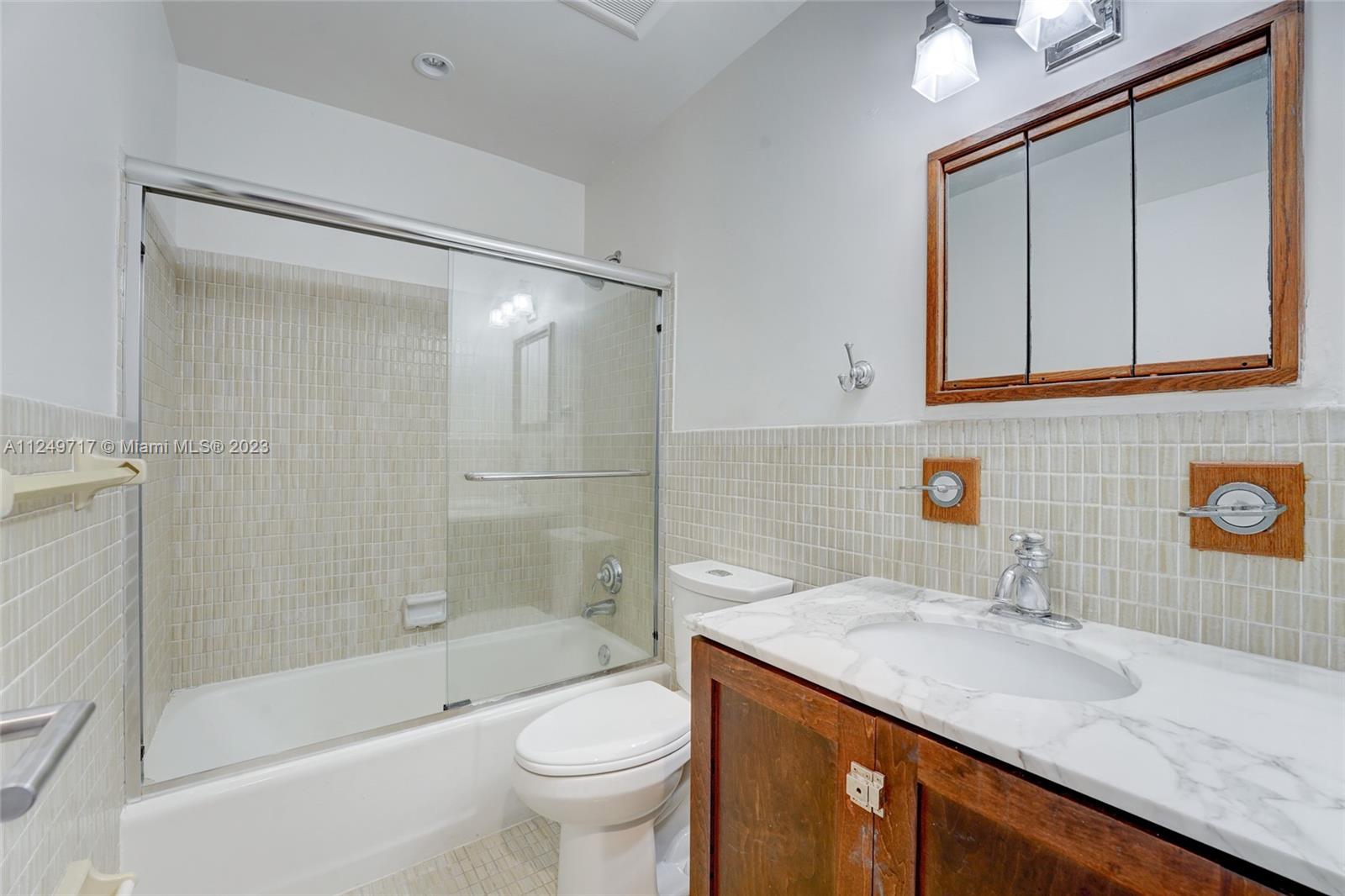 6739 Brookline Drive Hialeah, FL 33015 - Photo 32 of 45