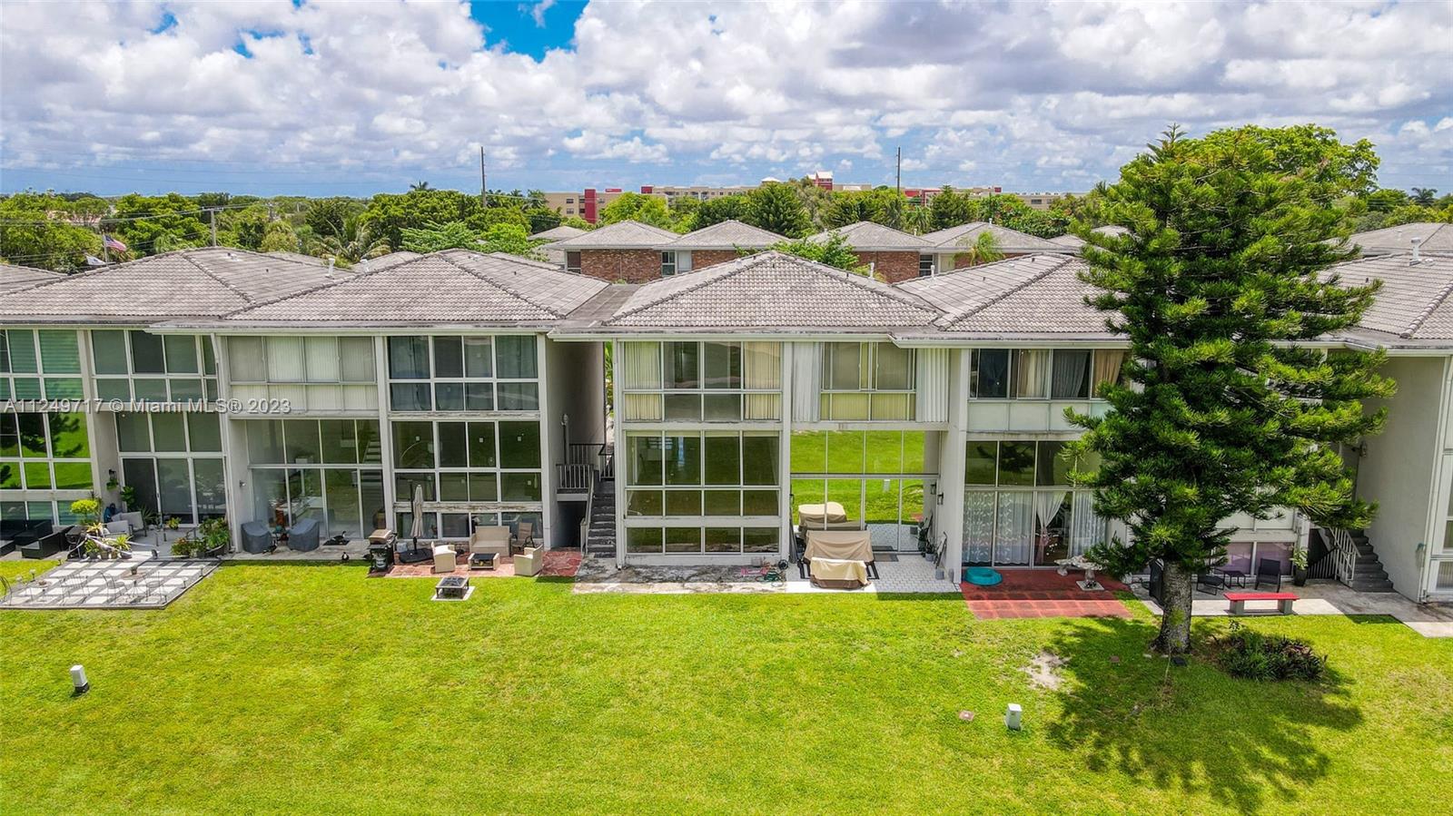 6739 Brookline Drive Hialeah, FL 33015 - Photo 39 of 45