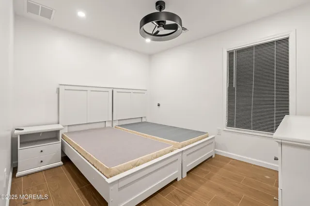 a bed room with a bed and a closet