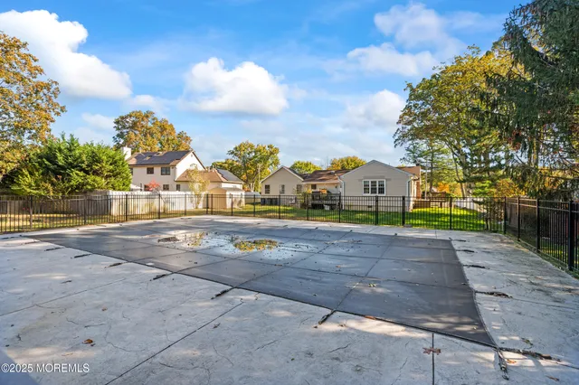 a view of a backyard with garden