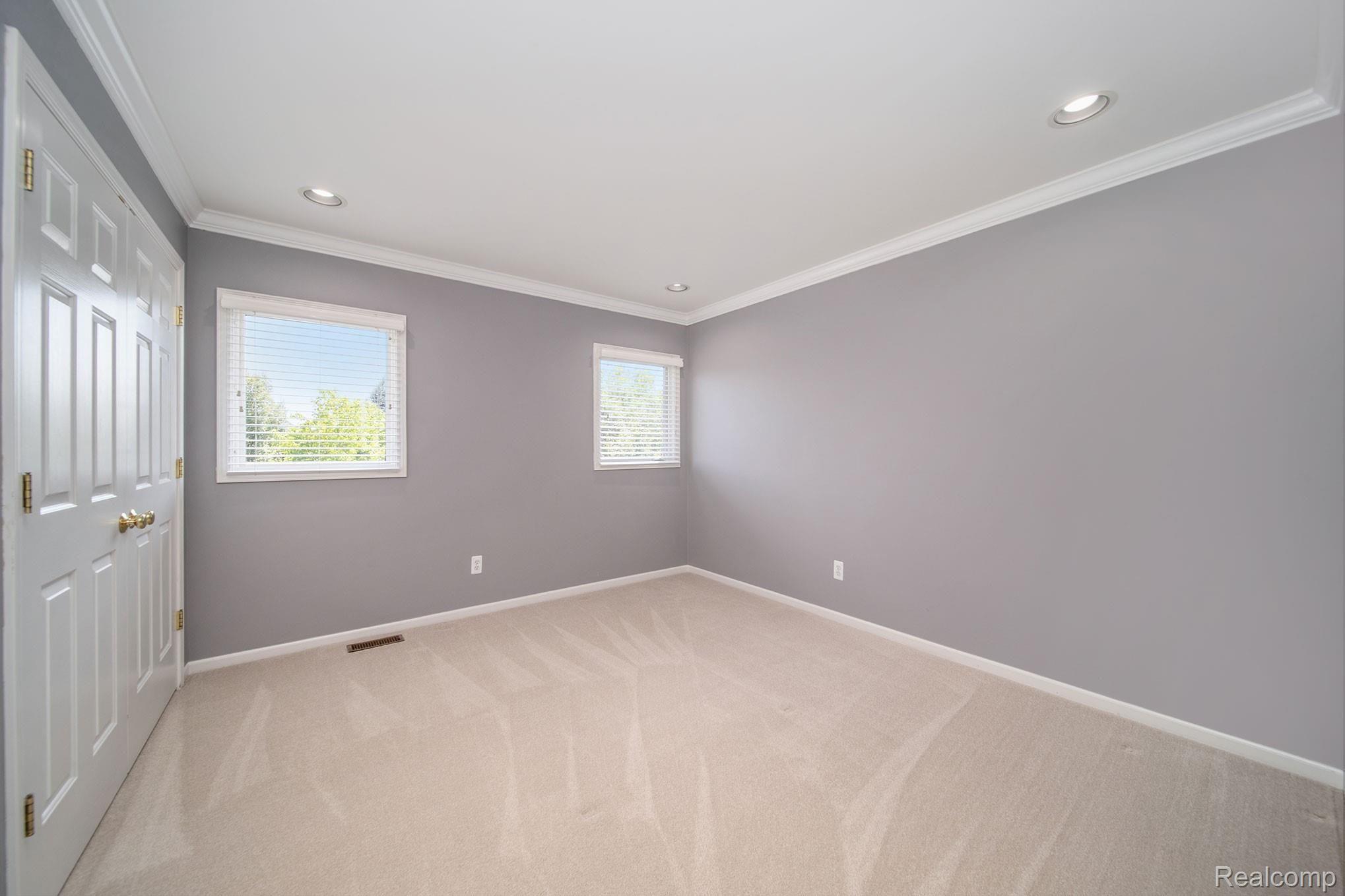 79 Oakbridge Drive Rochester, MI 48306 - Photo 24 of 46 79-Oakbridge_54.jpg