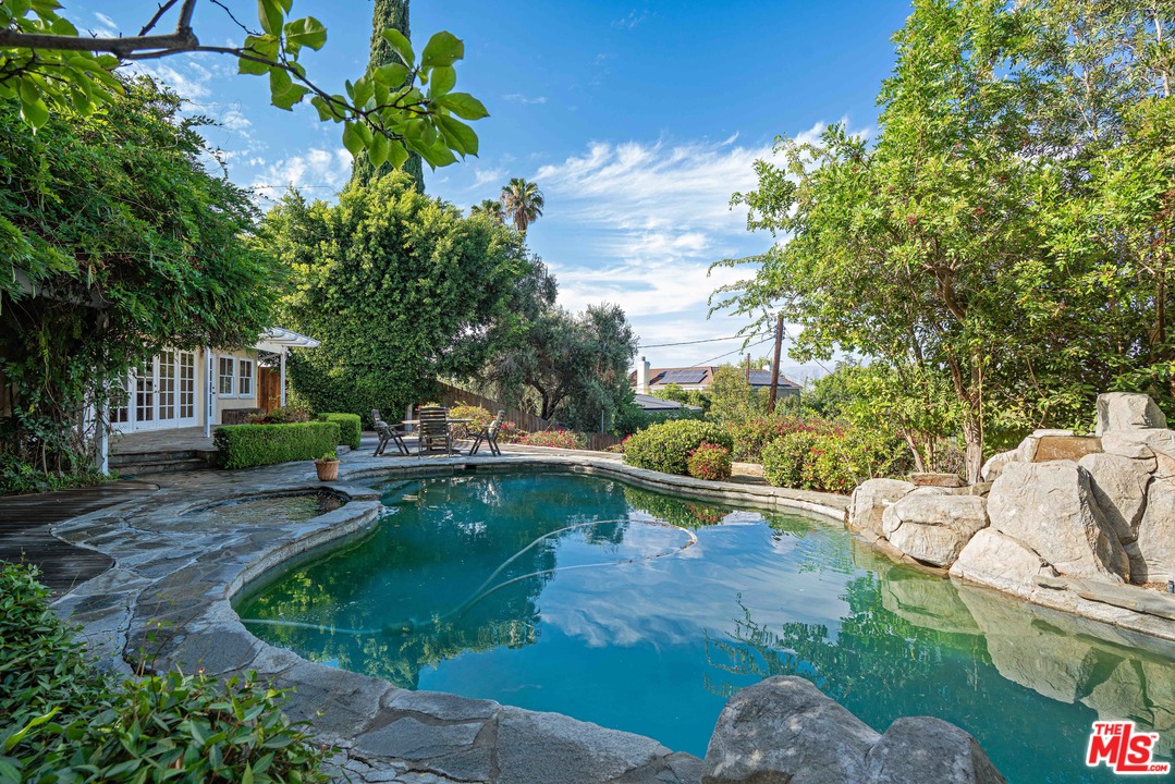 3710 Eureka Drive Studio City, CA 91604 - Photo 2 of 51