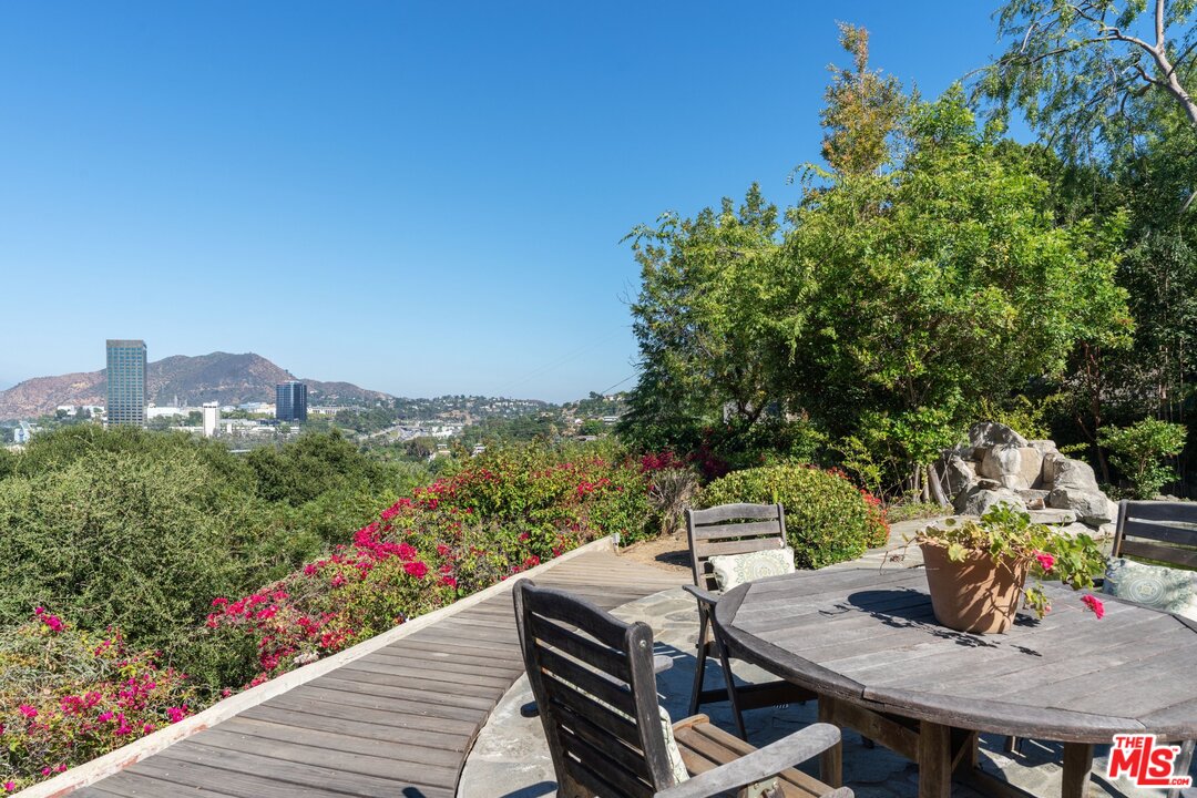 3710 Eureka Drive Studio City, CA 91604 - Photo 16 of 51 a view of a tables and chairs in the patio