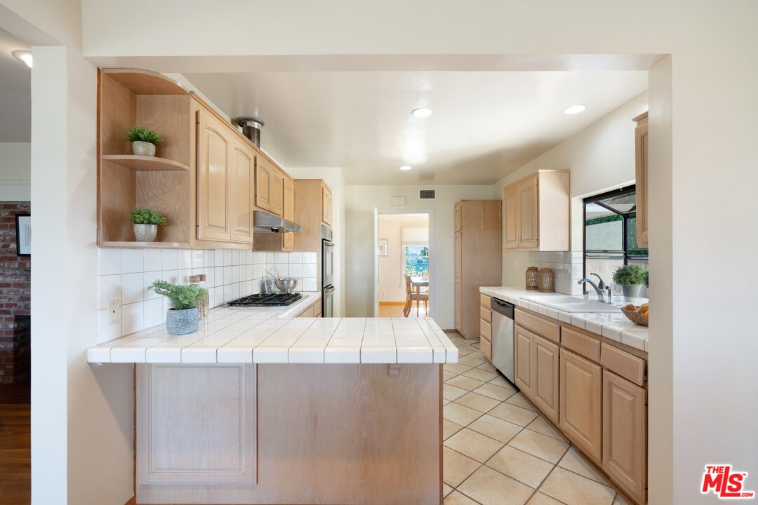 3710 Eureka Drive Studio City, CA 91604 - Photo 28 of 51