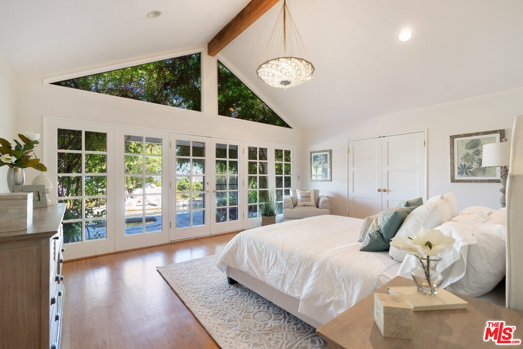 3710 Eureka Drive Studio City, CA 91604 - Photo 38 of 51 a spacious bedroom with a large bed and a large window