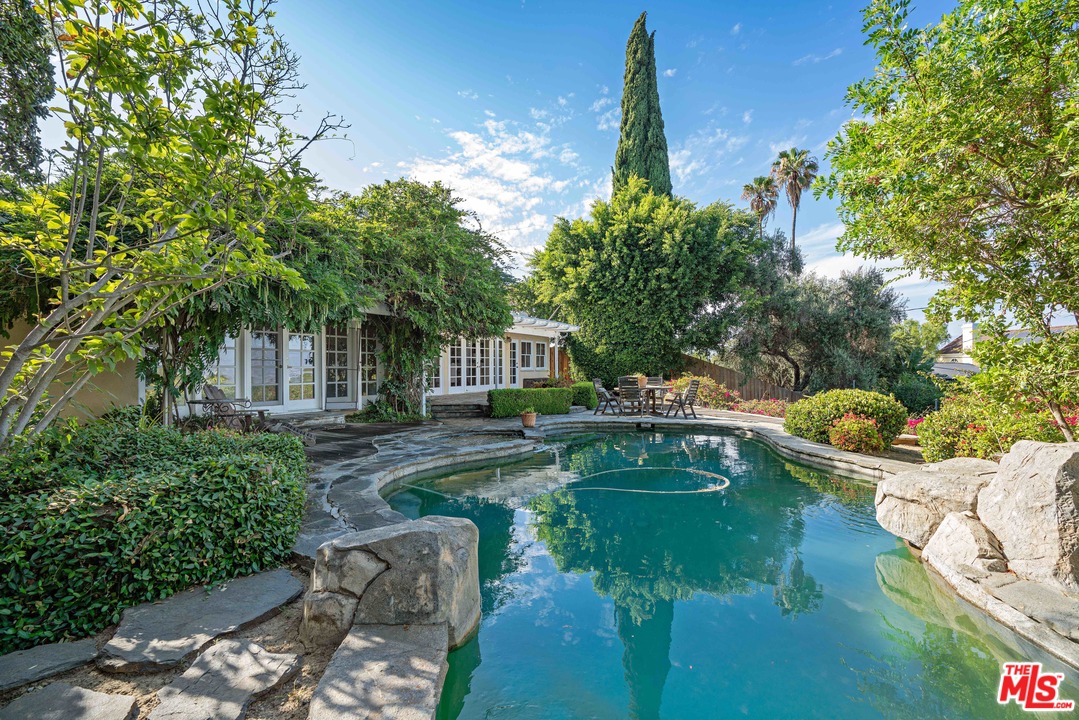 3710 Eureka Drive Studio City, CA 91604 - Photo 5 of 51