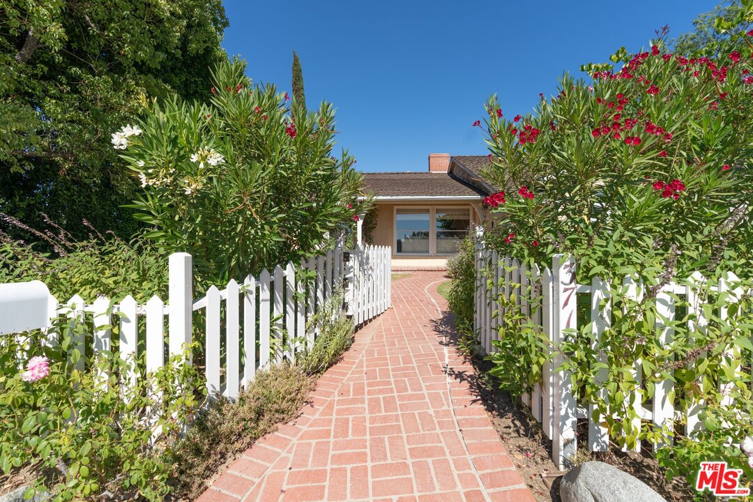 3710 Eureka Drive Studio City, CA 91604 - Photo 7 of 51