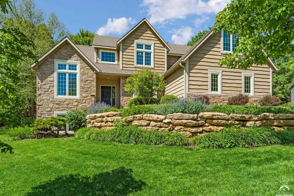 $760,000 | 1725 Bob White Drive, Lawrence, KS 66047