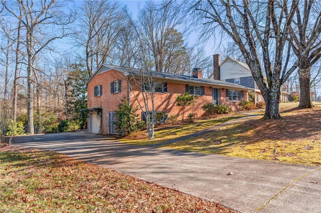 1024 Cantering Road High Point, NC 27262 - Photo 3 of 50 Gallery Image 3