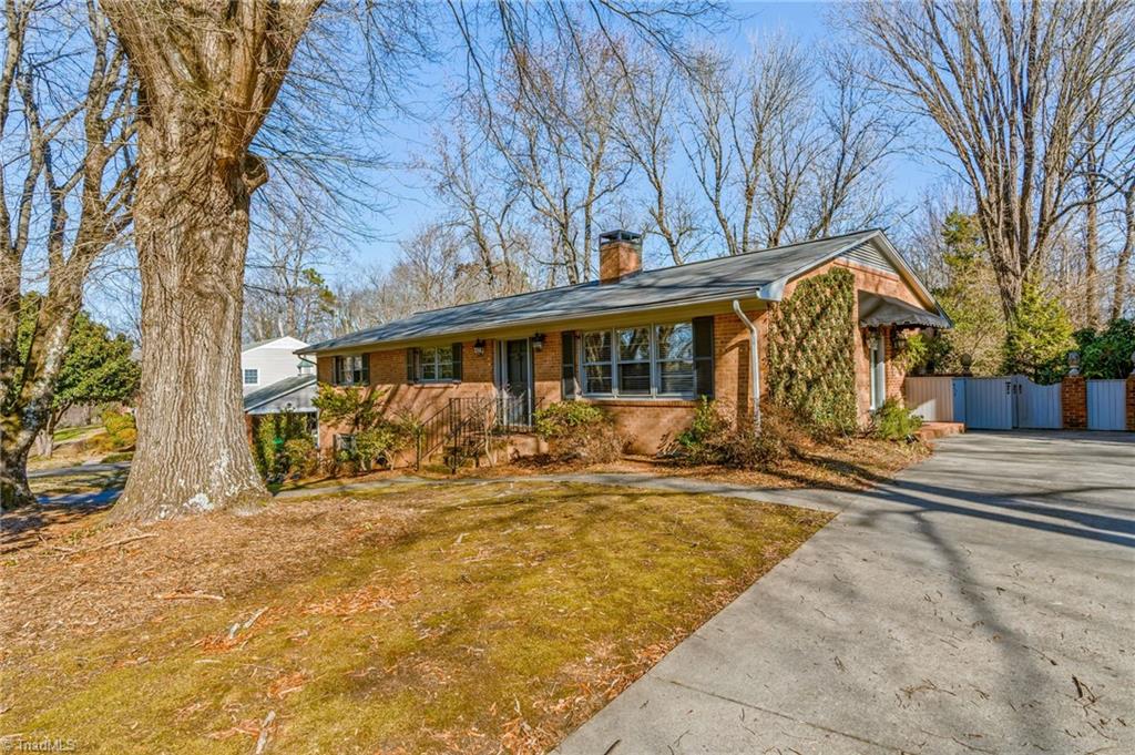 1024 Cantering Road High Point, NC 27262 - Photo 4 of 50 Gallery Image 4