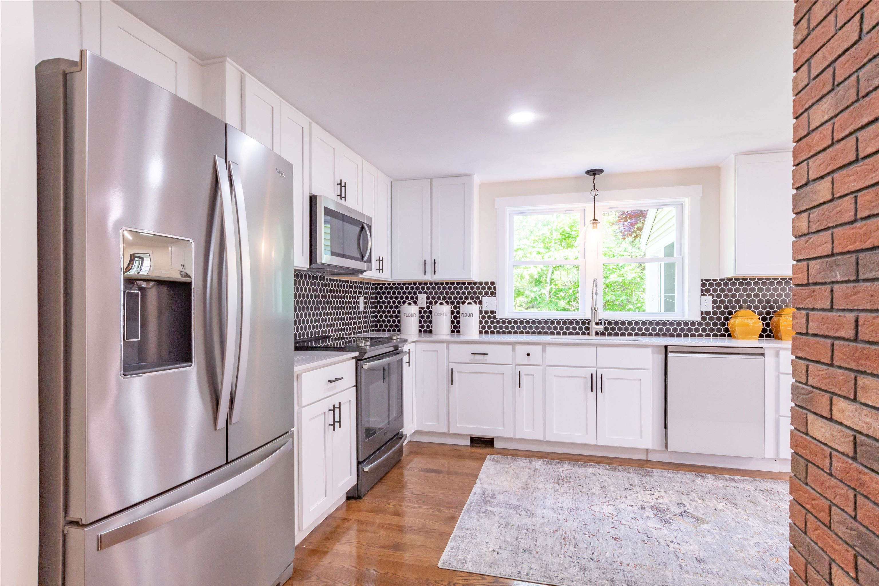 10 Oriole Road Windham, NH 03087 - Photo 5 of 39