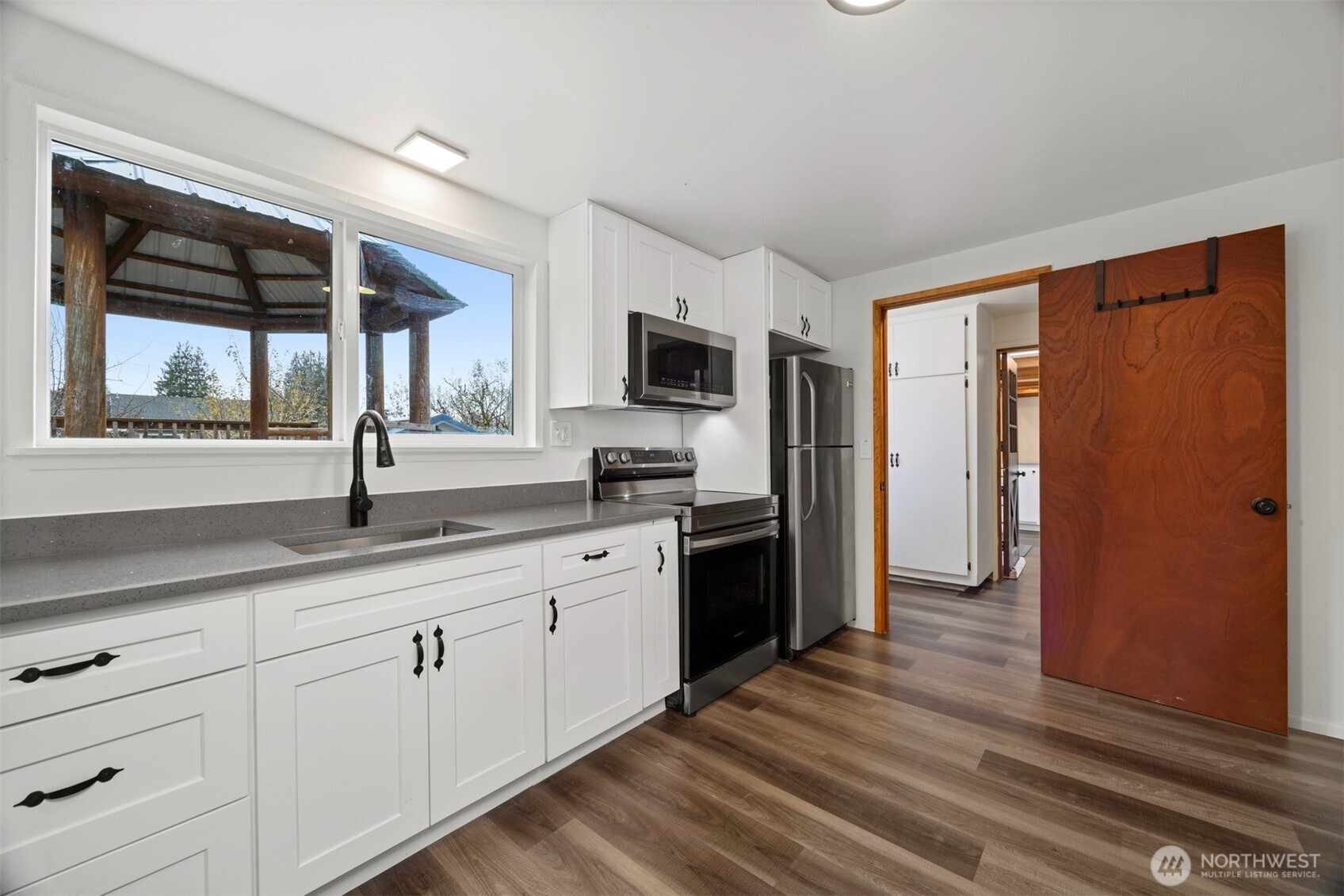 21275 Lafayette Road Sedro-Woolley, WA 98284 - Photo 23 of 40 a kitchen with granite countertop a refrigerator and a sink
