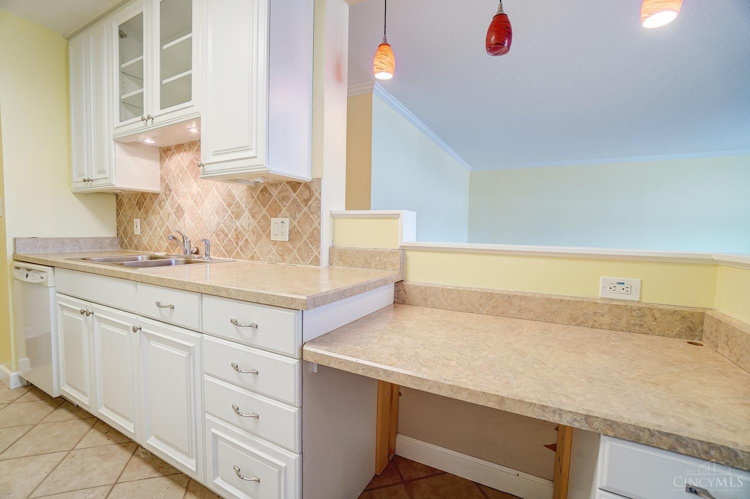2444 Madison Road, Unit 202B Cincinnati, OH 45208 - Photo 18 of 34