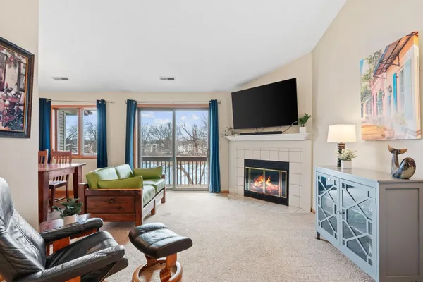 $182,000 | 2644 Lake Ct Drive, Unit 31, Mounds View, MN 55112