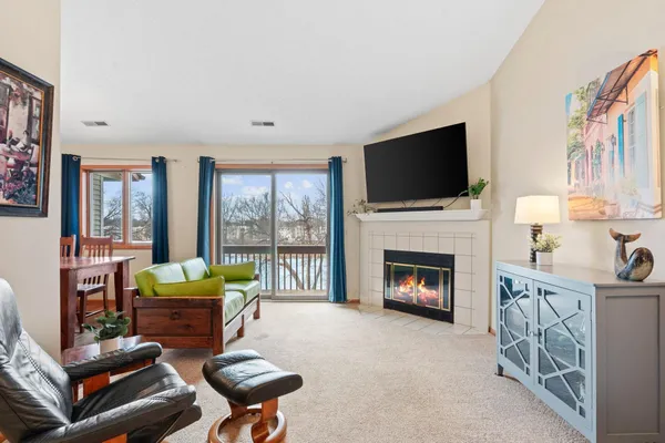 $182,000 | 2644 Lake Ct Drive, Unit 31, Mounds View, MN 55112