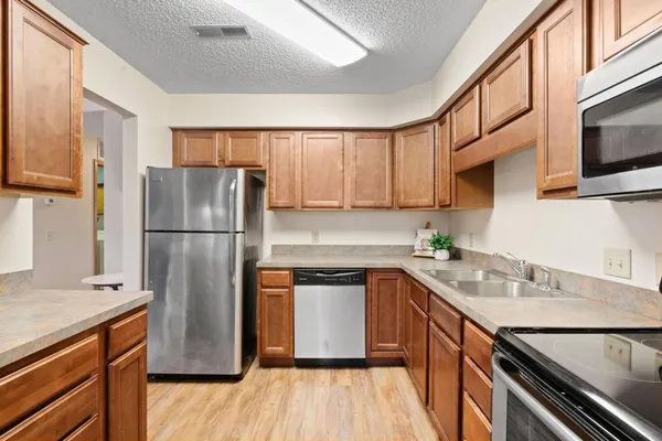 $182,000 | 2644 Lake Ct Drive, Unit 31, Mounds View, MN 55112