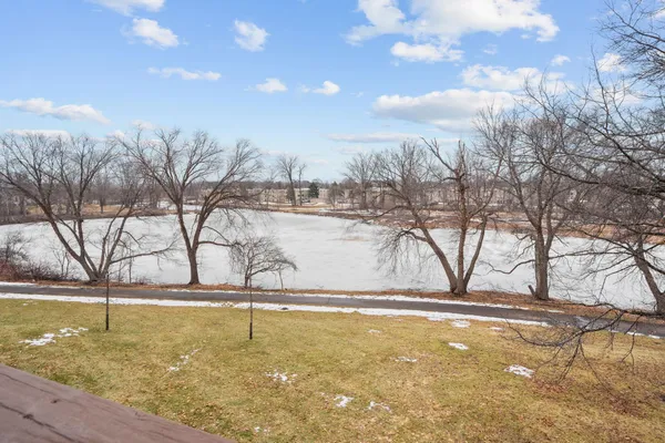 $182,000 | 2644 Lake Ct Drive, Unit 31, Mounds View, MN 55112
