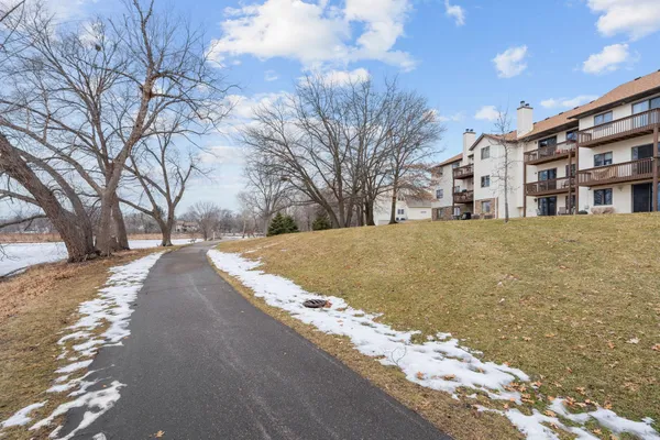 $182,000 | 2644 Lake Ct Drive, Unit 31, Mounds View, MN 55112