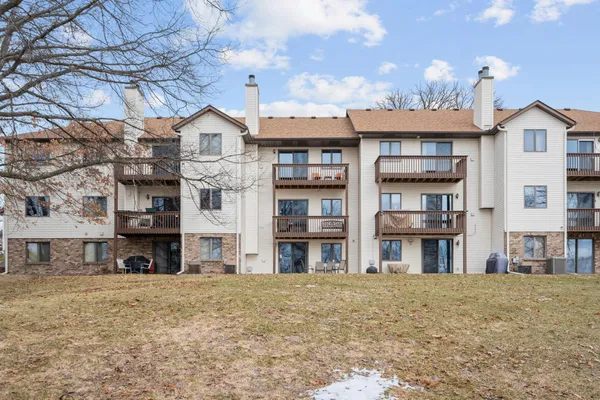 $182,000 | 2644 Lake Ct Drive, Unit 31, Mounds View, MN 55112