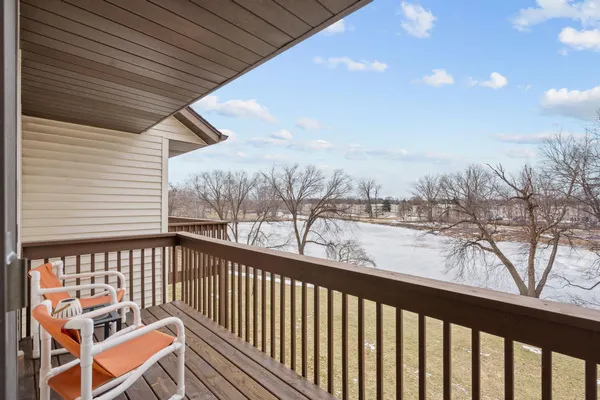 $182,000 | 2644 Lake Ct Drive, Unit 31, Mounds View, MN 55112