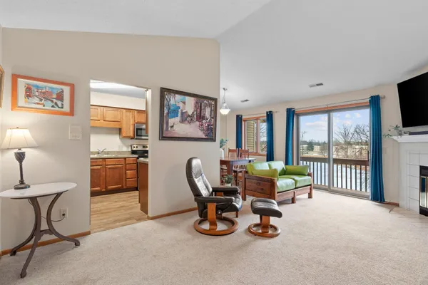$182,000 | 2644 Lake Ct Drive, Unit 31, Mounds View, MN 55112