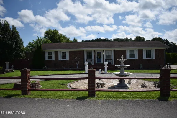 $325,000 | 926 West Doncaster Avenue, Middlesboro, KY 40965