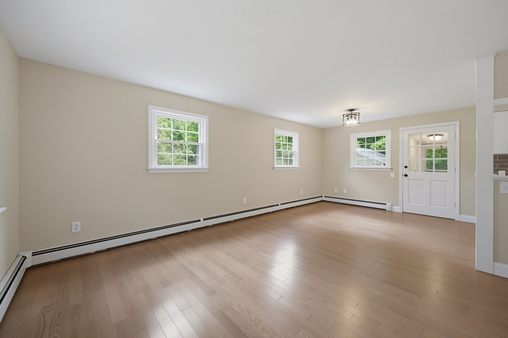 385 River Road Uxbridge, MA 01569 - Photo 10 of 34