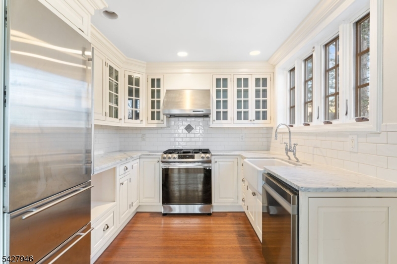 57 Pomander Walk Ridgewood, NJ 07450 - Photo 11 of 31