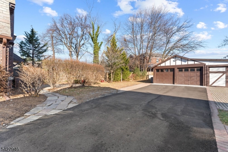 57 Pomander Walk Ridgewood, NJ 07450 - Photo 3 of 31