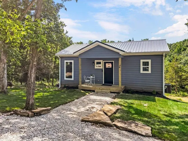 $259,900 | 34 South Lakeside Circle, Linn Valley, KS 66040