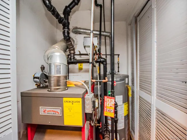 a view of utility room