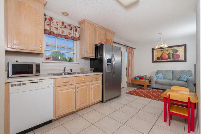 9075 Caddie Circle Foley, AL 36535 - Photo 7 of 23 Kitchen