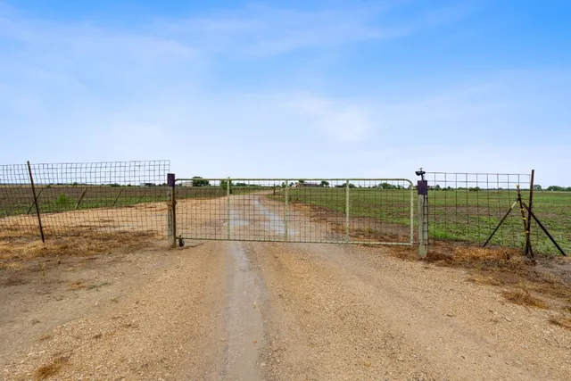 $598,000 | 9338 San Marcos Highway, Lockhart, TX 78644