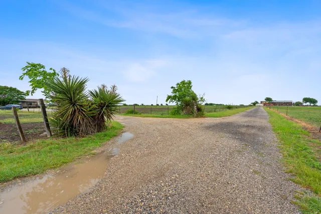 $598,000 | 9338 San Marcos Highway, Lockhart, TX 78644