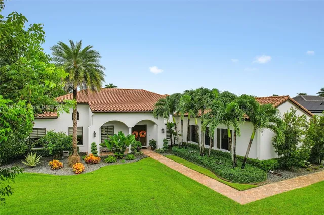 $2,625,000 | 10501 North Camelot Circle, Davie, FL 33328