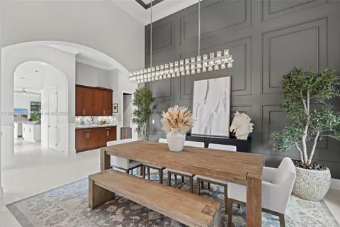 $2,735,000 | 10501 North Camelot Circle, Davie, FL 33328