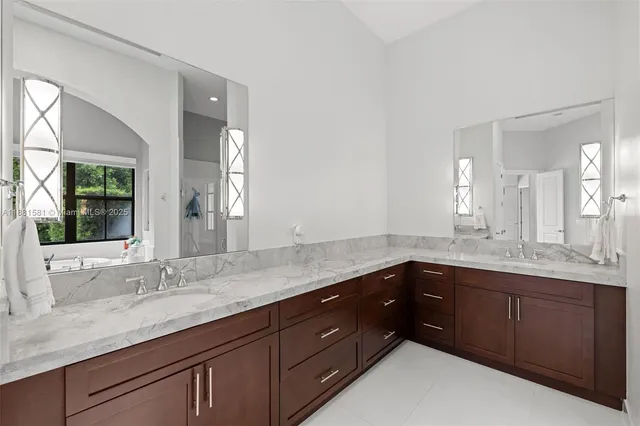 $2,625,000 | 10501 North Camelot Circle, Davie, FL 33328