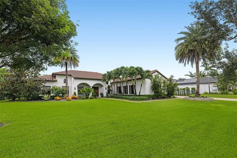 $2,735,000 | 10501 North Camelot Circle, Davie, FL 33328