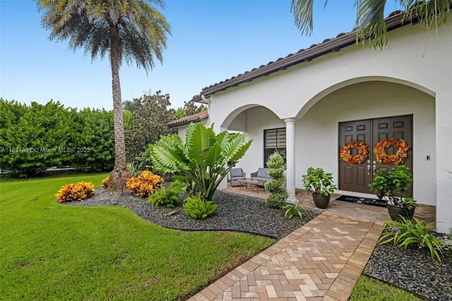 $2,625,000 | 10501 North Camelot Circle, Davie, FL 33328