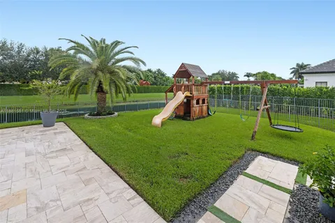 $2,735,000 | 10501 North Camelot Circle, Davie, FL 33328