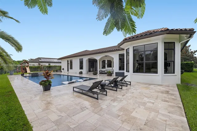 $2,625,000 | 10501 North Camelot Circle, Davie, FL 33328