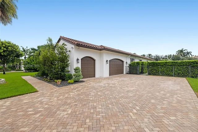 $2,625,000 | 10501 North Camelot Circle, Davie, FL 33328