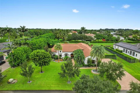 $2,735,000 | 10501 North Camelot Circle, Davie, FL 33328