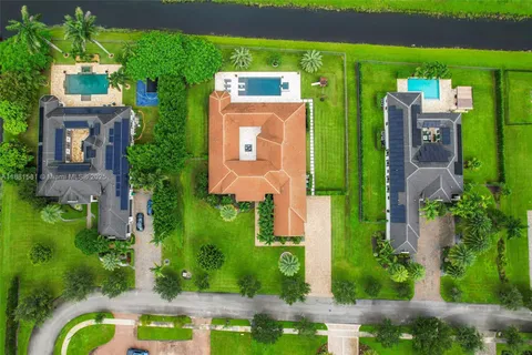 $2,735,000 | 10501 North Camelot Circle, Davie, FL 33328