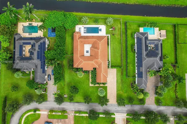 $2,625,000 | 10501 North Camelot Circle, Davie, FL 33328